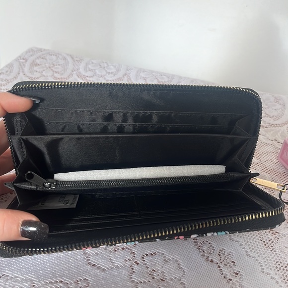 NWT Floral Wallet Clutch - Picture 3 of 3